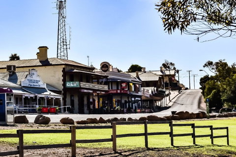Commercial Hotel Morgan - Accommodation in Bendigo 1