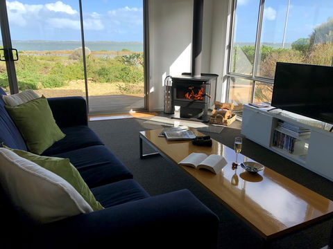 Coorong Waterfront Retreat - Accommodation in Bendigo 8