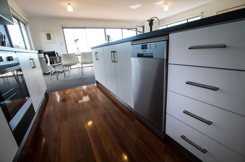 Coorong Waterfront Retreat - Accommodation in Bendigo 10