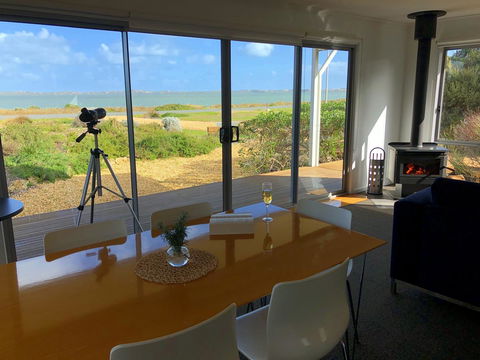 Coorong Waterfront Retreat - Accommodation in Bendigo 7