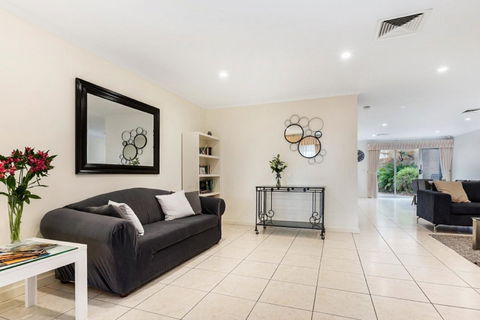 Adelaide Style Accommodation-Close To City-North Adelaide-3 Bdrm- FREE Parking - Accommodation in Bendigo 5