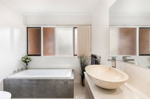 Adelaide Style Accommodation-Close To City-North Adelaide-3 Bdrm- FREE Parking - Accommodation in Bendigo 13