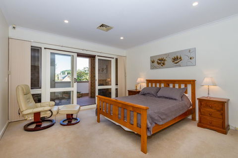 Adelaide Style Accommodation-Close To City-North Adelaide-3 Bdrm- FREE Parking - Accommodation in Bendigo 3