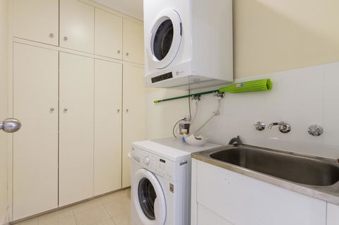 Adelaide Style Accommodation-Close To City-North Adelaide-3 Bdrm- FREE Parking - Accommodation in Bendigo 32