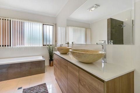 Adelaide Style Accommodation-Close To City-North Adelaide-3 Bdrm- FREE Parking - Accommodation in Bendigo 12