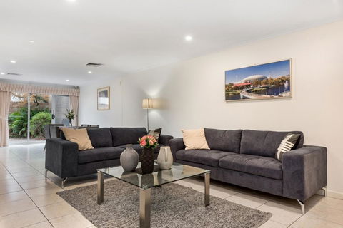Adelaide Style Accommodation-Close To City-North Adelaide-3 Bdrm- FREE Parking - Accommodation in Bendigo 0