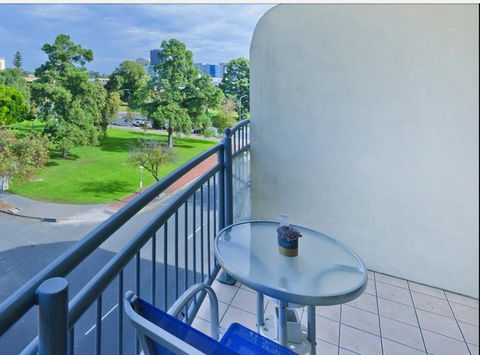 Spacious 4 BR And 2 Bathrooms City Apartment - Accommodation in Bendigo 7