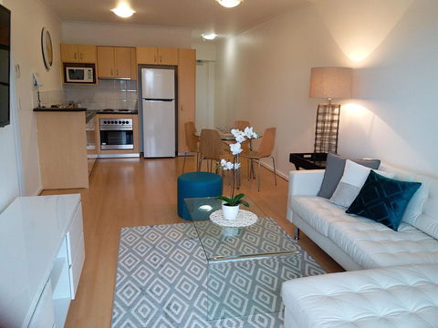 Spacious 4 BR And 2 Bathrooms City Apartment - Accommodation in Bendigo 12