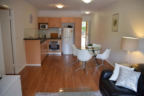 Spacious 4 BR And 2 Bathrooms City Apartment - Accommodation in Bendigo 18