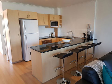 Spacious 4 BR And 2 Bathrooms City Apartment - Accommodation in Bendigo 2