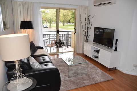 Spacious 4 BR And 2 Bathrooms City Apartment - Accommodation in Bendigo 16