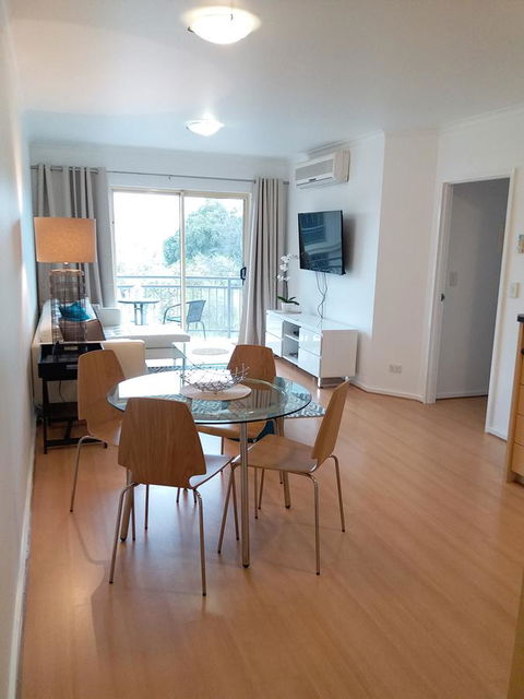Spacious 4 BR And 2 Bathrooms City Apartment - Accommodation in Bendigo 13