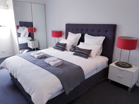 Spacious 4 BR And 2 Bathrooms City Apartment - Accommodation in Bendigo 3