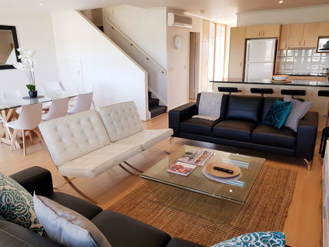 Spacious 4 BR And 2 Bathrooms City Apartment - Accommodation in Bendigo 0