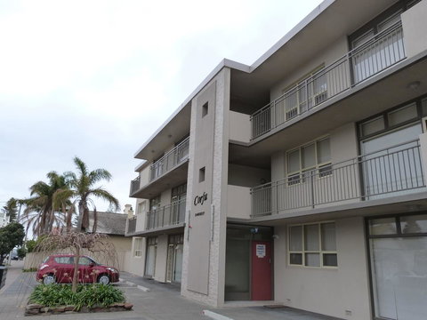 Glenelg Holiday Apartments - Corfu - Accommodation in Bendigo 1