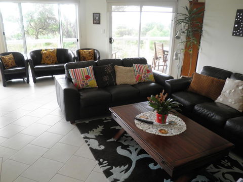The Haven - Island Beach - Accommodation in Bendigo 6