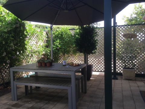 Wine And Roses Bed And Breakfast - Accommodation in Bendigo 3