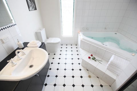 Wine And Roses Bed And Breakfast - Accommodation in Bendigo 11