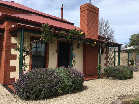 Wine And Roses Bed And Breakfast - Accommodation in Bendigo 14