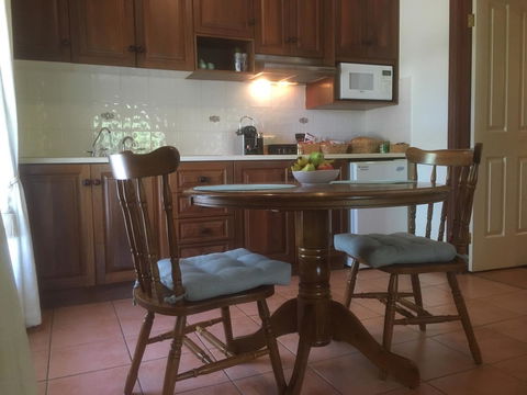 Wine And Roses Bed And Breakfast - Accommodation in Bendigo 2