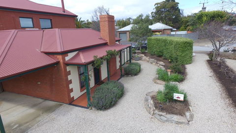 Wine And Roses Bed And Breakfast - Accommodation in Bendigo 13