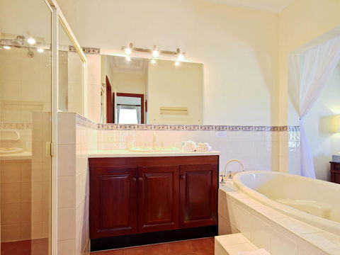 Wine And Roses Bed And Breakfast - Accommodation in Bendigo 18