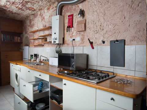 Ali\'s Underground Studio - Accommodation in Bendigo 4