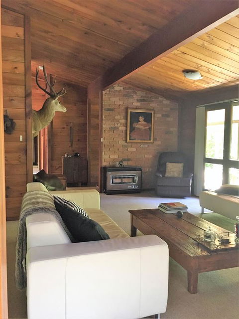 Hilltop - Accommodation in Bendigo 4