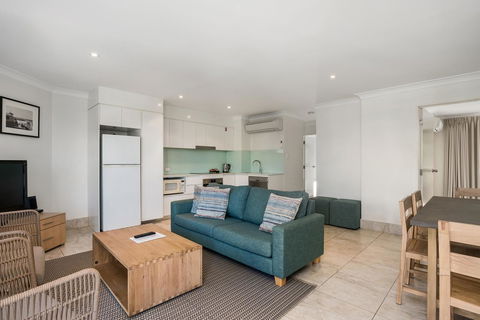 Bayview Beachfront Apartments, In Town Right On The Beach - Accommodation in Bendigo 41