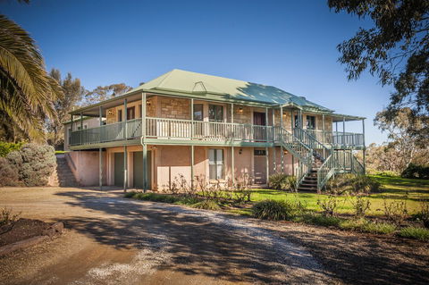 Angaston Saleyards Luxury Accommodation - Accommodation in Bendigo 0