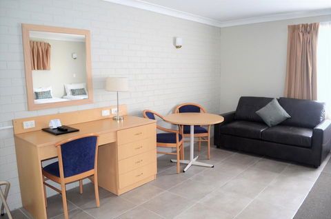 Bathurst Motor Inn - Accommodation in Bendigo 9