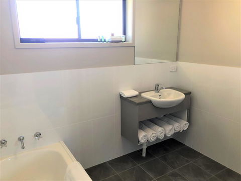 Bathurst Motor Inn - Accommodation in Bendigo 15
