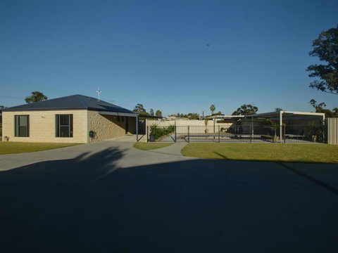 DBJ Holiday Units - Accommodation in Bendigo 1
