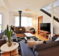 Hudson Bay  Basin View-Pet Friendly-15 Mins to Hyams Beach - Accommodation in Bendigo