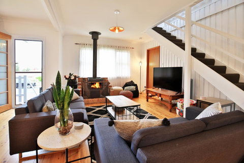 Hudson Bay @ Basin View-Pet Friendly-15 Mins To Hyams Beach - Accommodation in Bendigo 0