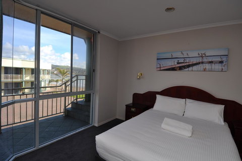 Hilton Beachfront Motel - Accommodation in Bendigo 34