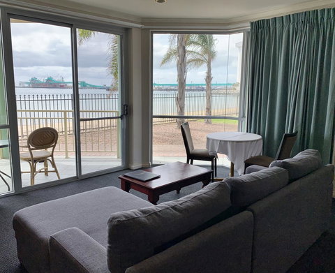 Hilton Beachfront Motel - Accommodation in Bendigo 15