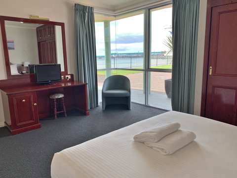 Hilton Beachfront Motel - Accommodation in Bendigo 14