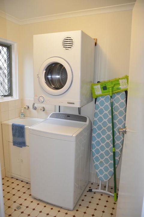 Townhouse On The Marina - Accommodation in Bendigo 21