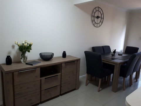 Townhouse On The Marina - Accommodation in Bendigo 2