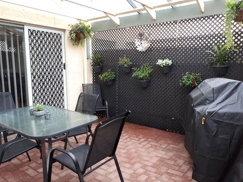 Townhouse On The Marina - Accommodation in Bendigo 4