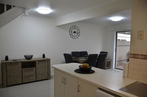 Townhouse On The Marina - Accommodation in Bendigo 19