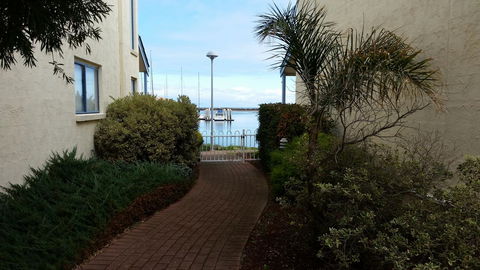 Townhouse On The Marina - Accommodation in Bendigo 6