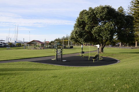 Townhouse On The Marina - Accommodation in Bendigo 10