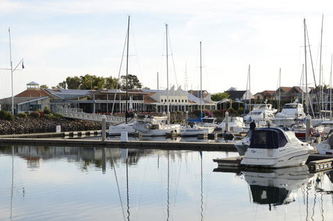 Townhouse On The Marina - Accommodation in Bendigo 12