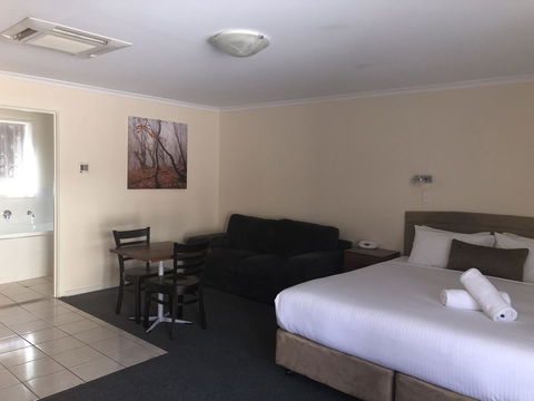 Clare Central - Accommodation in Bendigo 4