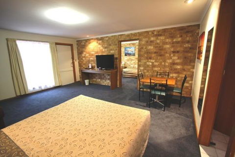 Clare Central - Accommodation in Bendigo 13
