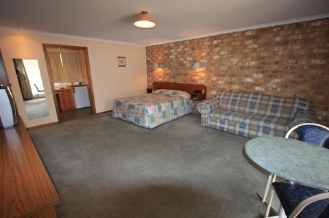 Clare Central - Accommodation in Bendigo 8