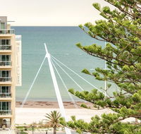 Beachside luxury  comfort ocean views in Glenelg - Accommodation in Bendigo