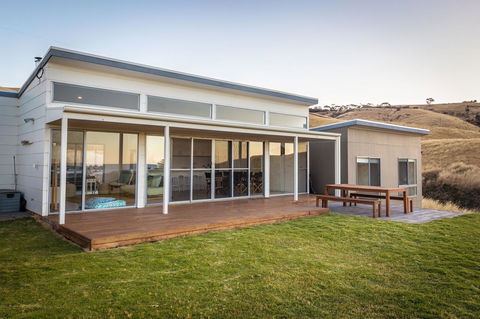 Middle River Beach House, Western House - Accommodation in Bendigo 1
